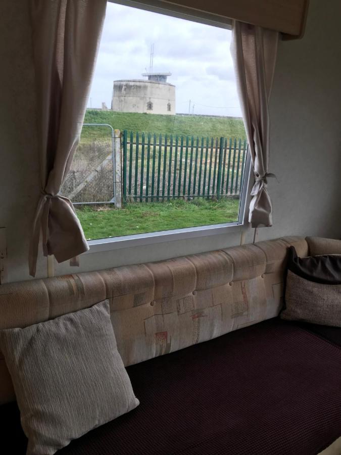 Вилла Dotty By The Sea, 27 Bw, St Osyth Beach - Price Is Whole Caravan With Field Views Saint Osyth Экстерьер фото