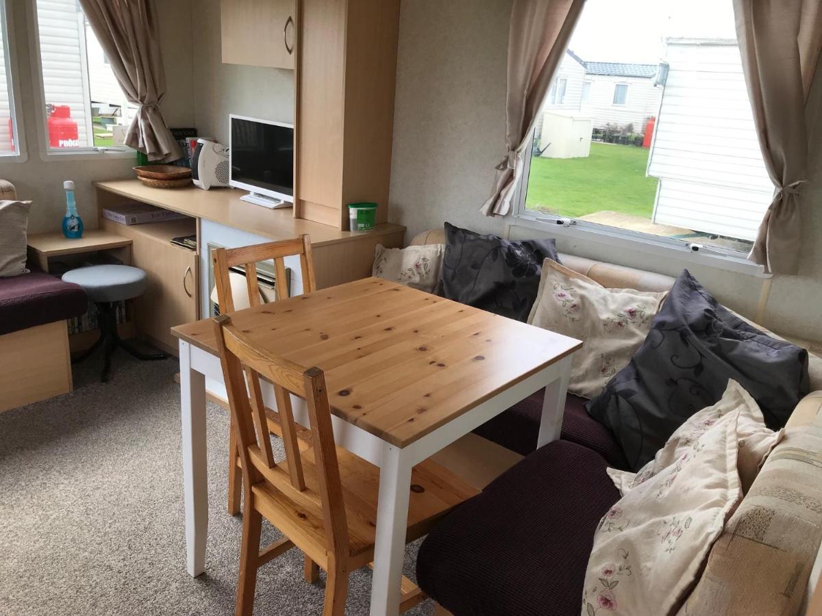 Вилла Dotty By The Sea, 27 Bw, St Osyth Beach - Price Is Whole Caravan With Field Views Saint Osyth Экстерьер фото